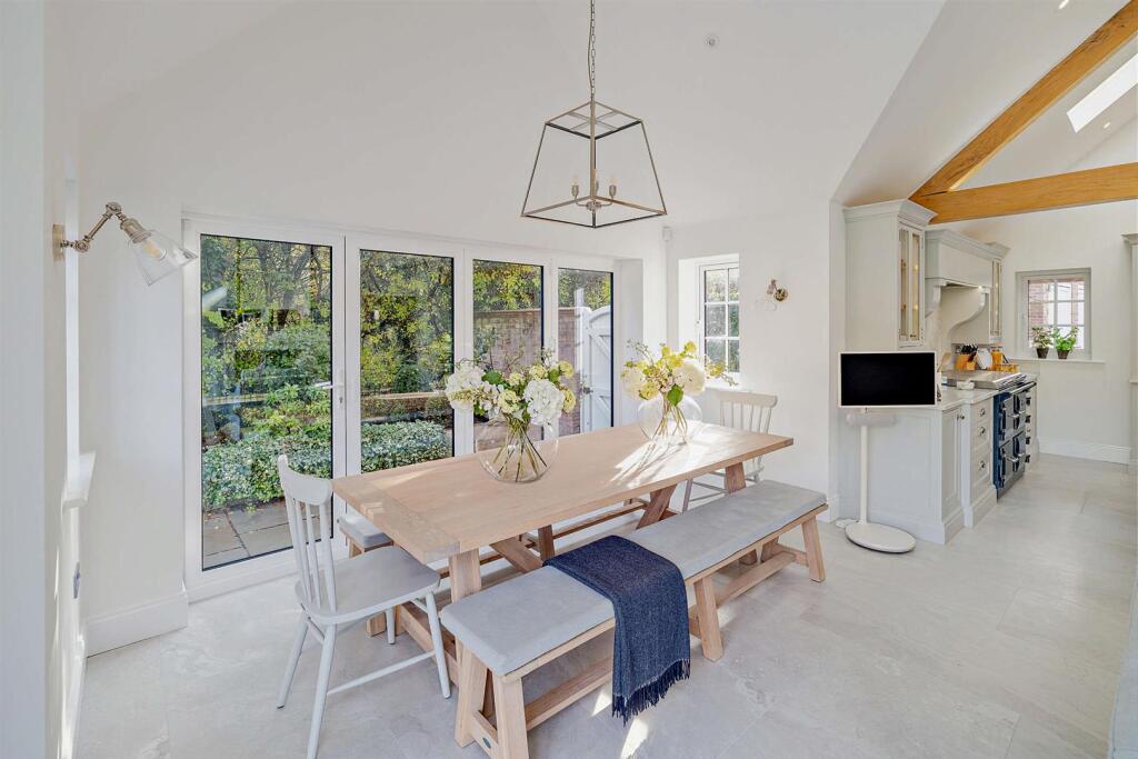 8668417-Stills-interior05(1)-v2-800.jpg