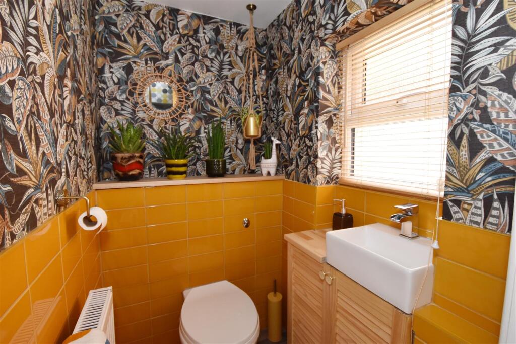 Cloakroom (1).jpg
