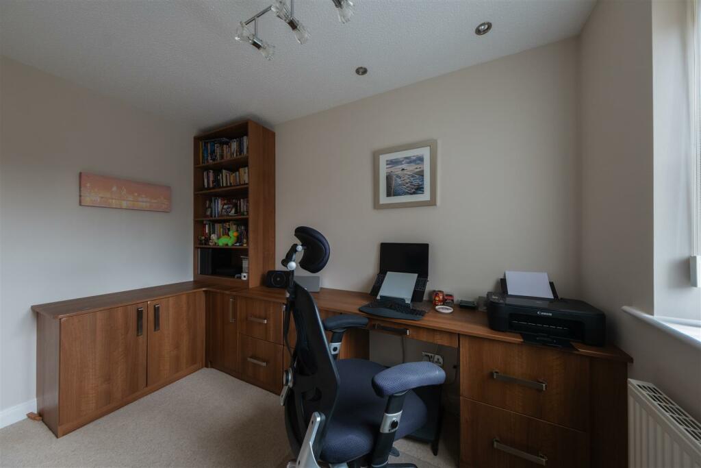 8 Cowmere Close-026.jpg