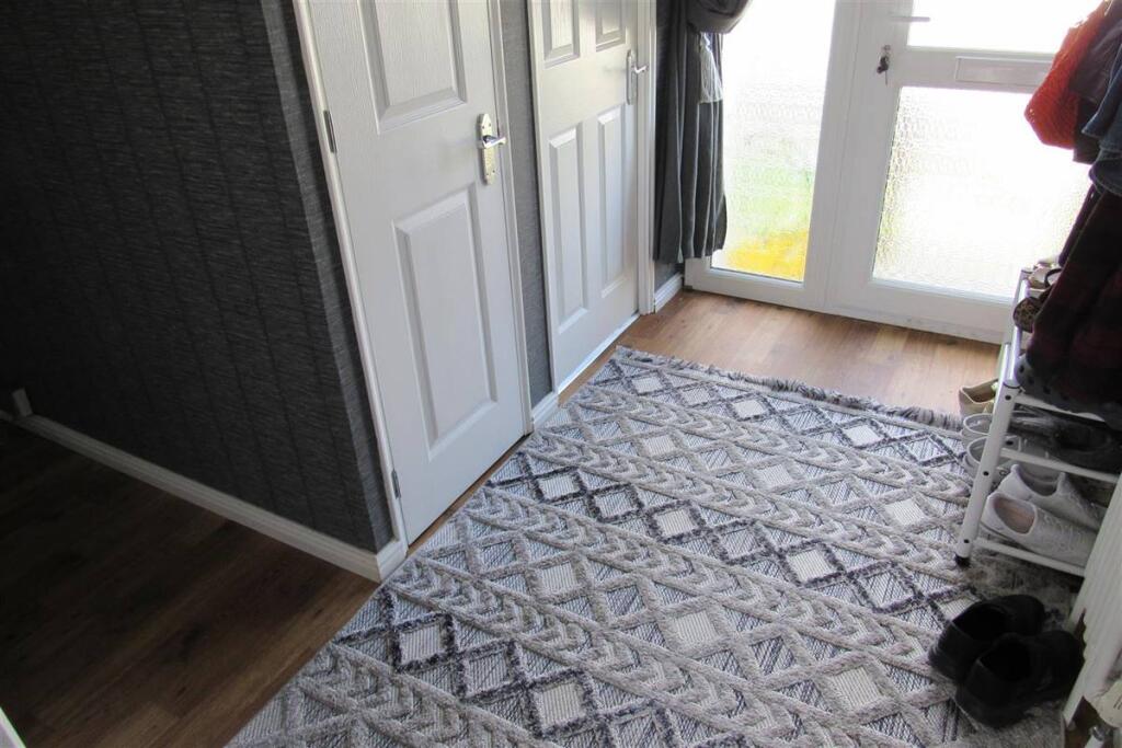 L Shaped Entrance Hall