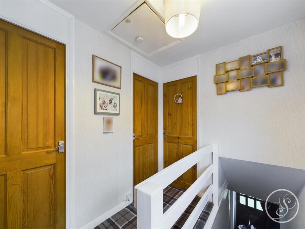 FIRST FLOOR LANDING