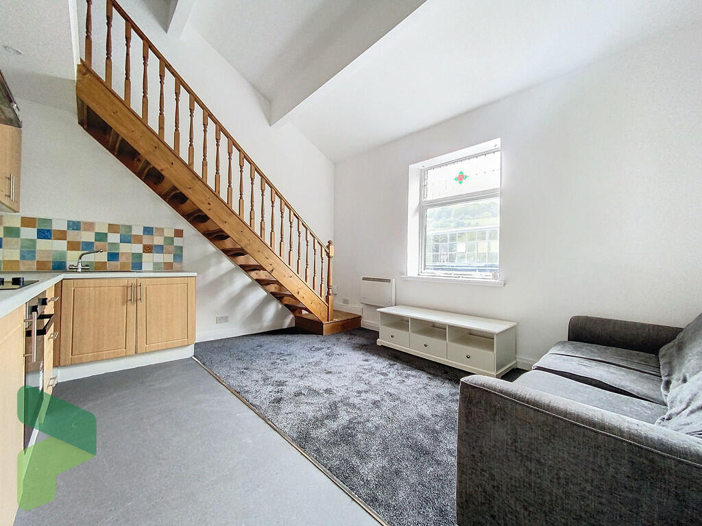 Open plan lounge ...