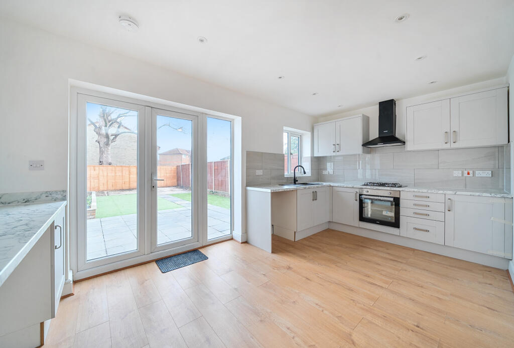 1387703-5-6936ad4...