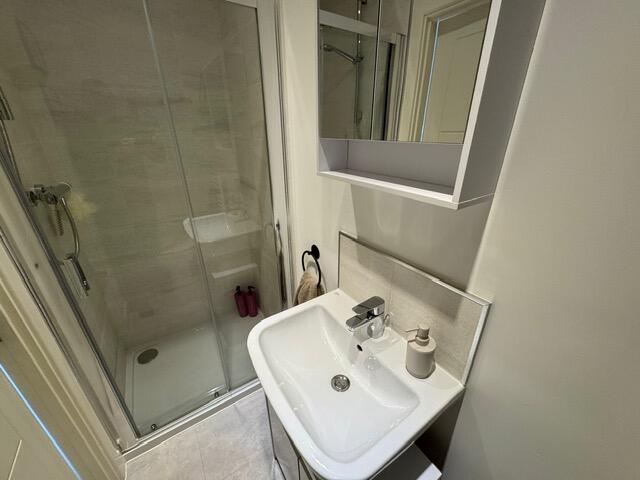 MASTER EN-SUITE