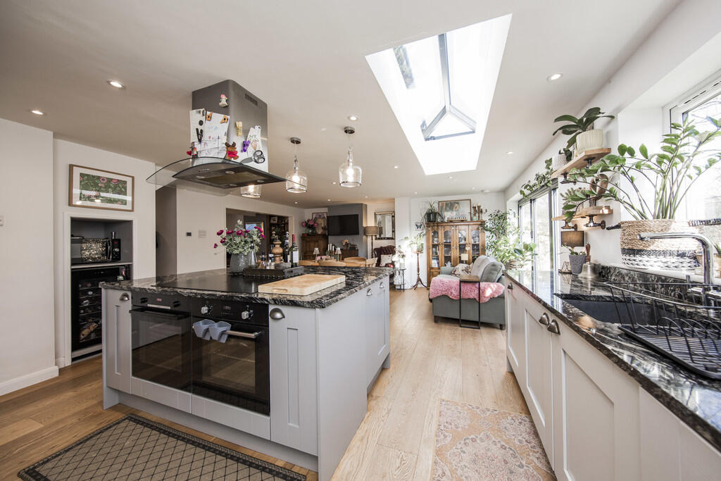 Kitchen family di...