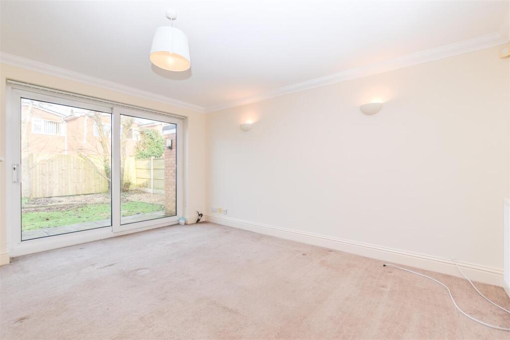 Constables - Carlton Close-8.jpg