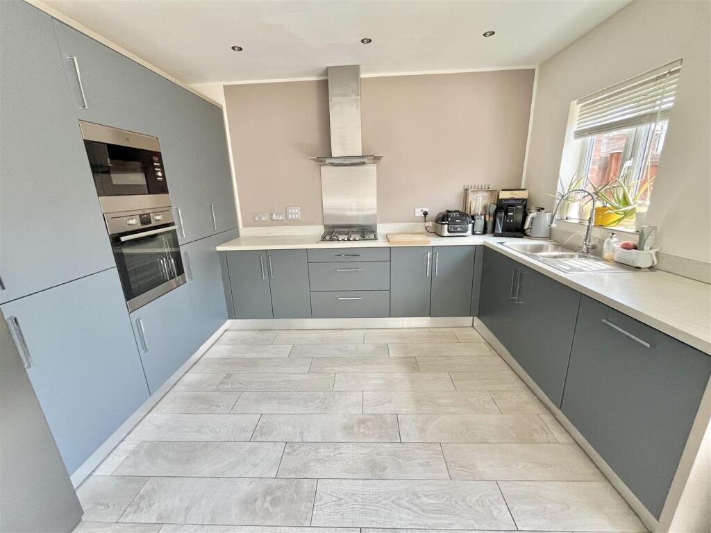 Dining Kitchen Aspect 5