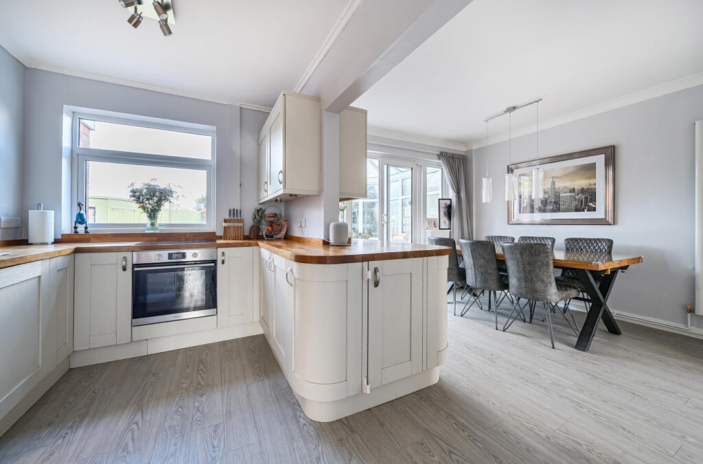 1393670-9-695d1c4...