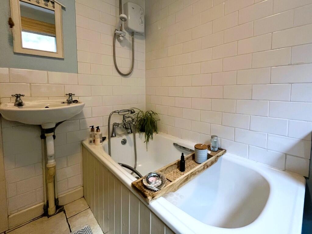Bath/utility room