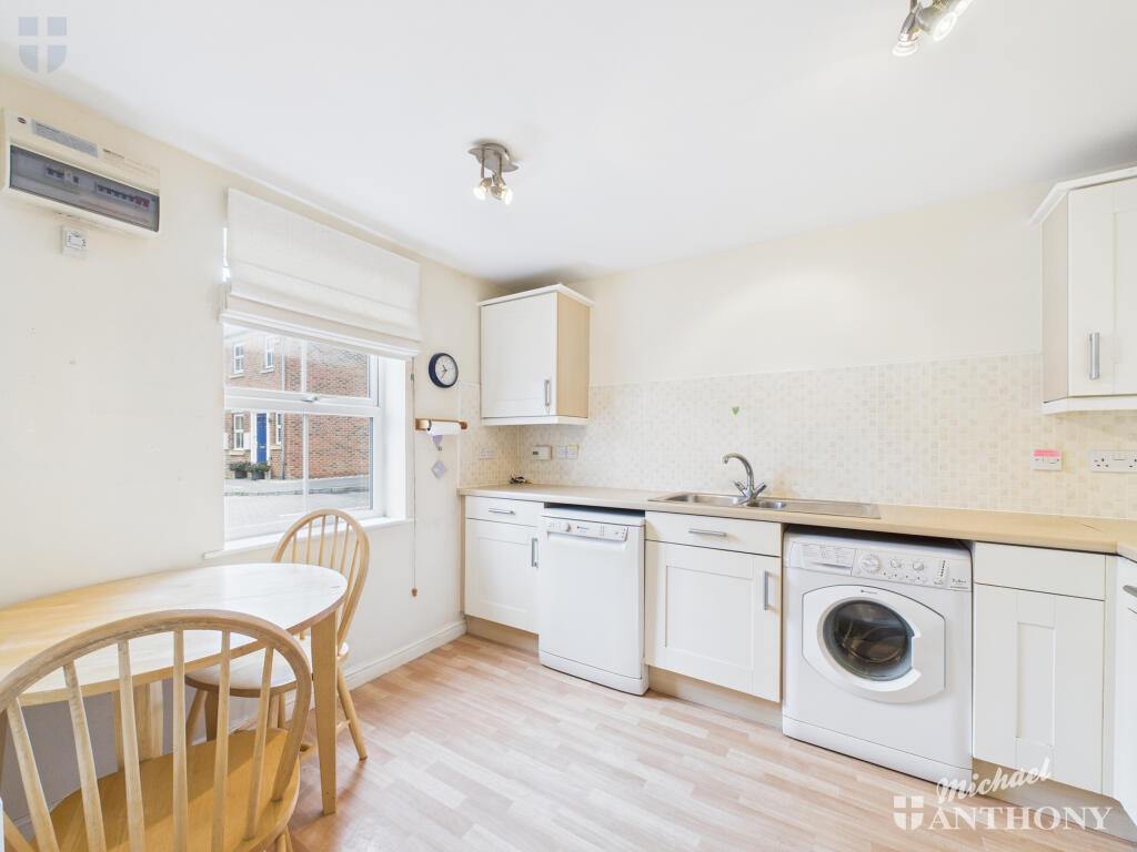 CAM03218G0-PR0791-STILL004