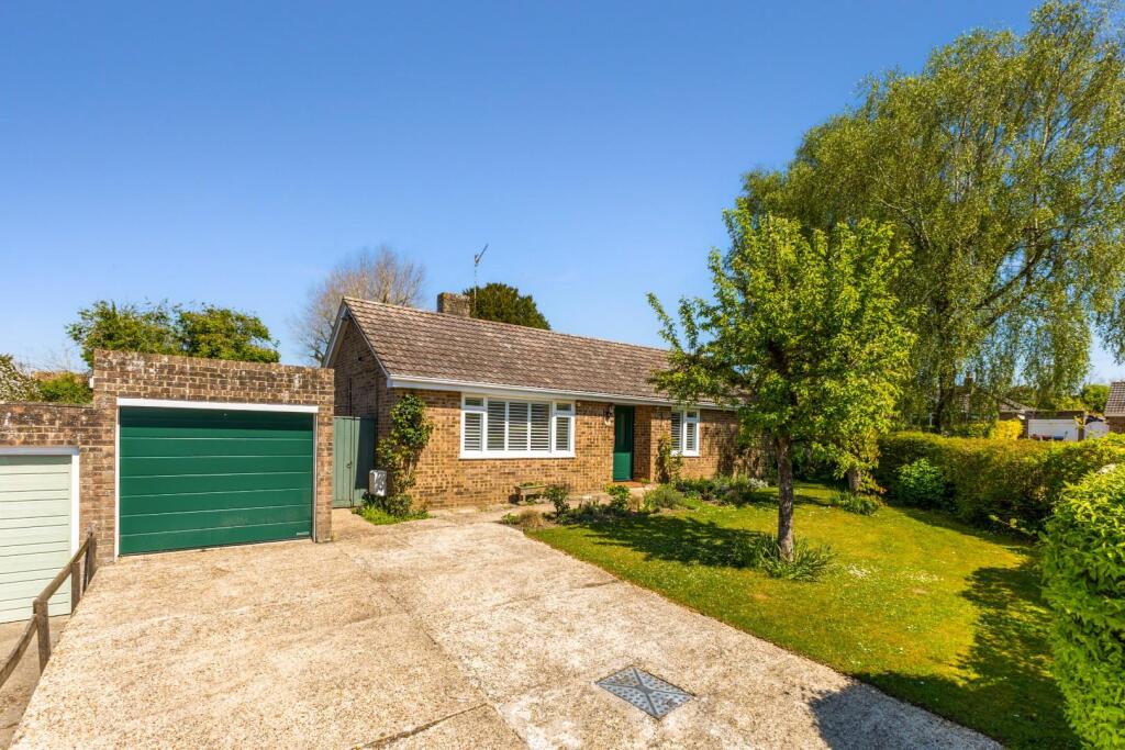 90527_3-Paddock-Close-Winterbourne-Dauntsey (1).jp