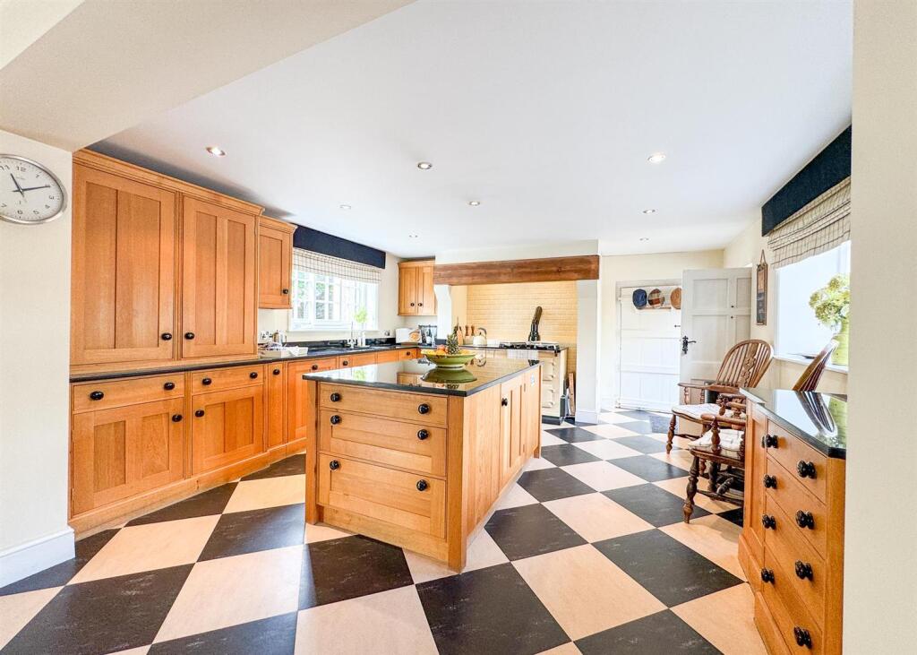 DINING KITCHEN
