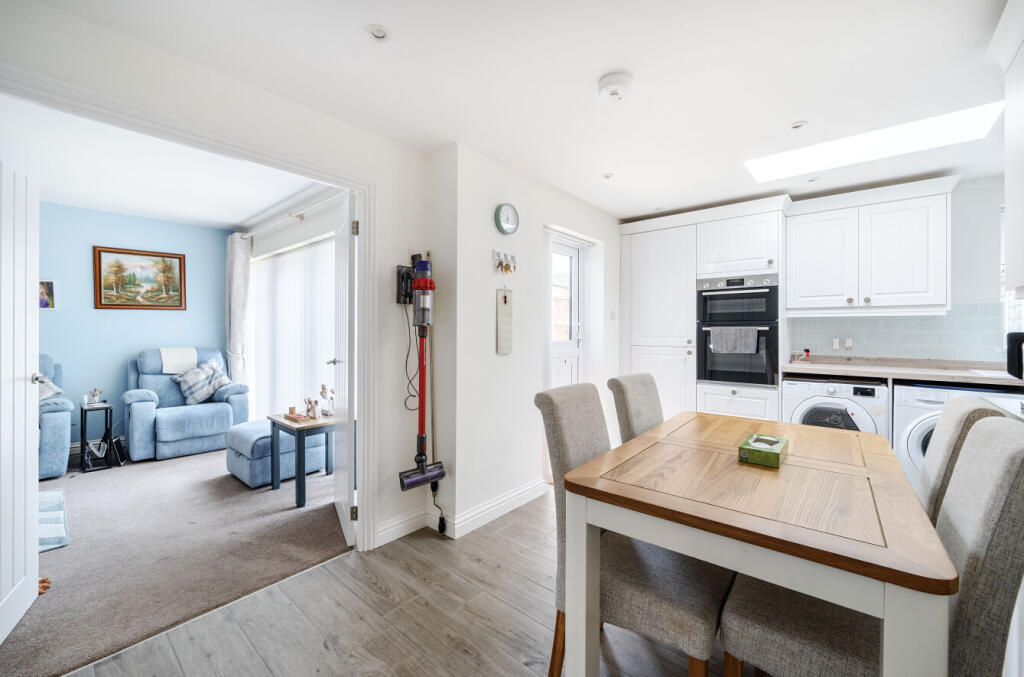 1295875-7-682c5cc...