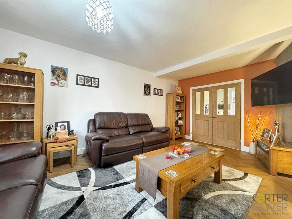 LOUNGE B