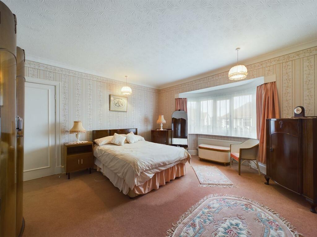 Bedroom: