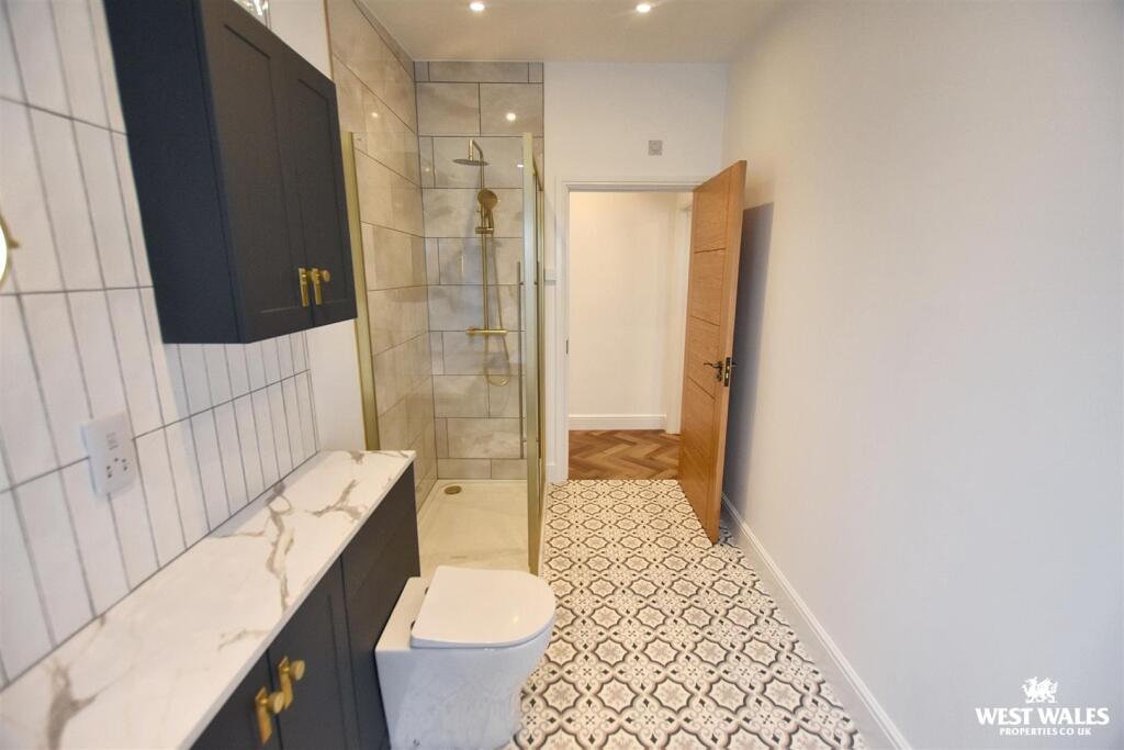 9 - 2025-11-13T205824.362.jpg