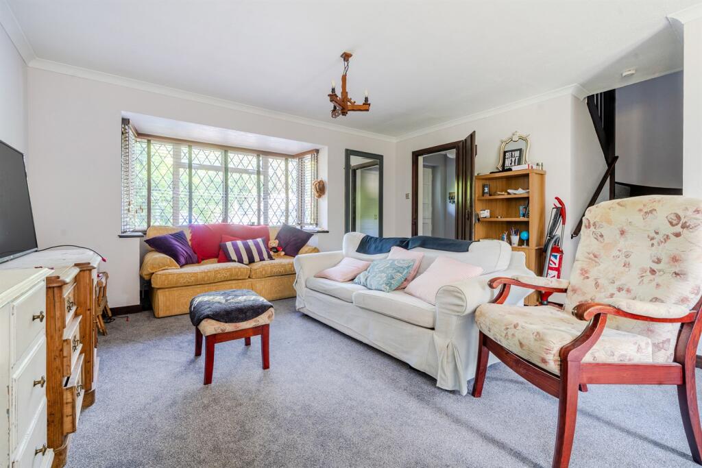 Sitting/dining room