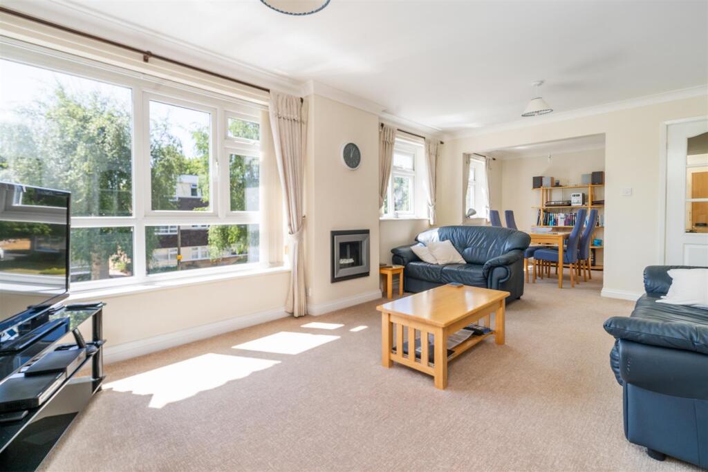 5 Albany Gardens_1.jpg