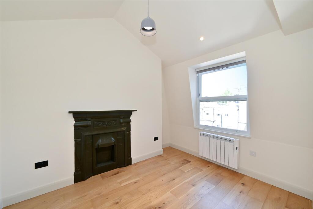 3-62-Queensway (6).JPG