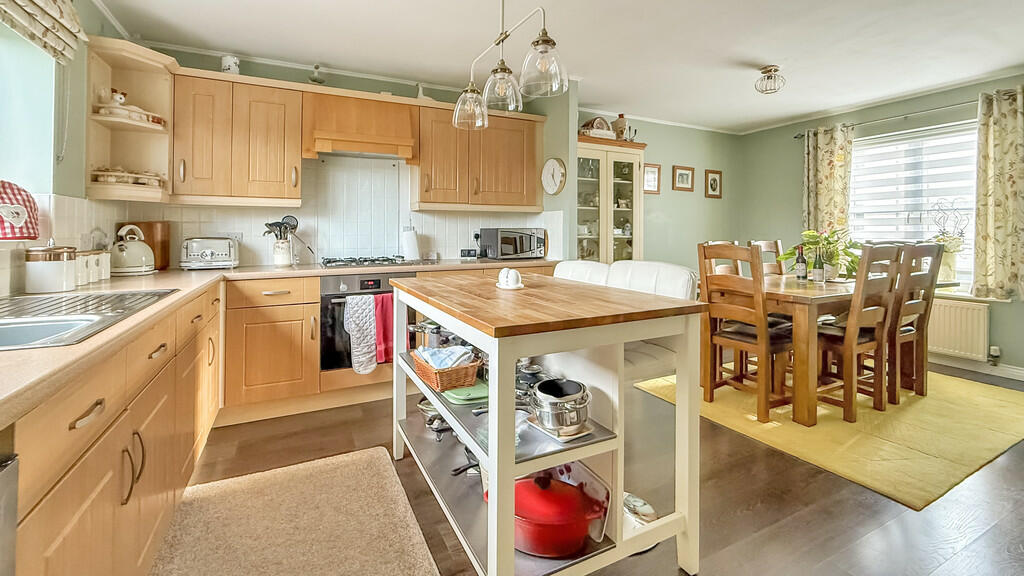 Kitchen/dining ro...