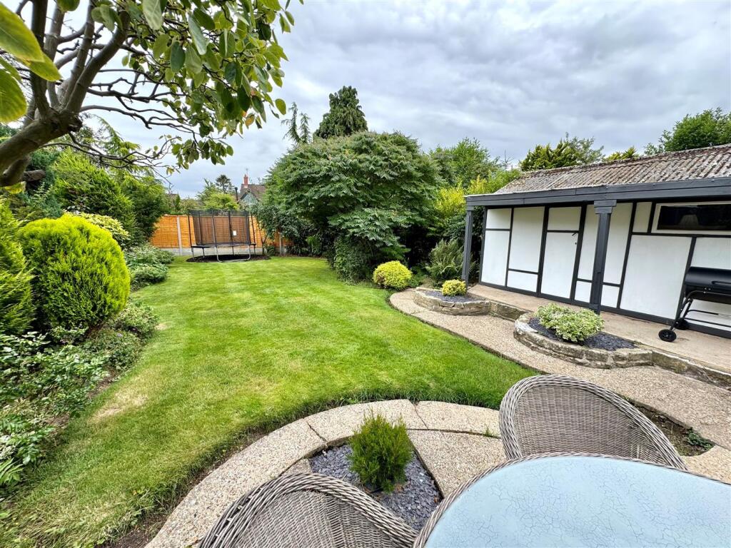 16 Queensbury Way garden 2.jpg