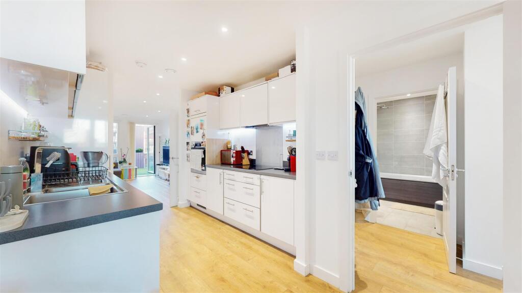 27 Southmere House, 1 Highland Street - j2yW2GSU1a