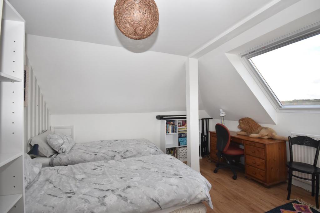 Bedroom  2.JPG