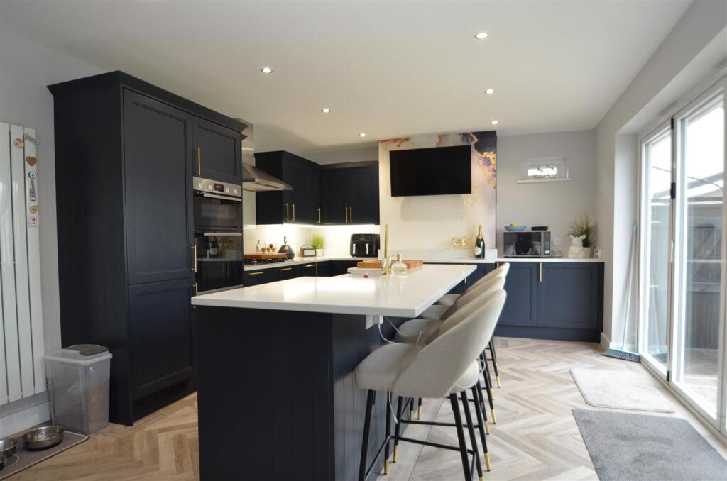 Kitchen/Breakfast Area