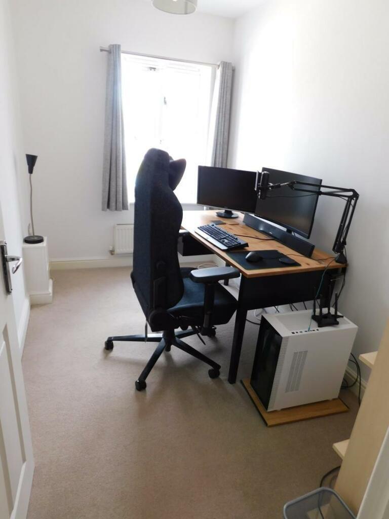 Bedroom 2 - 20 simpson square.jpeg