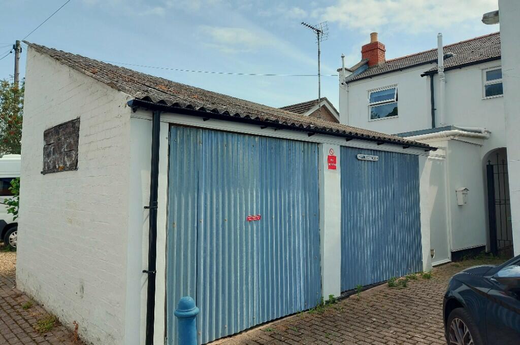 Garages/ Frontage 2