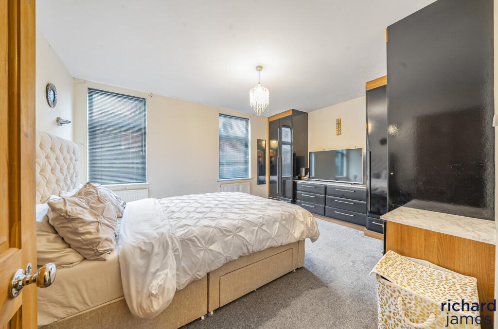 6516b389-2838-4a8...