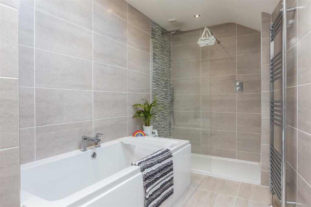 Greystones Bathroom-1.jpg