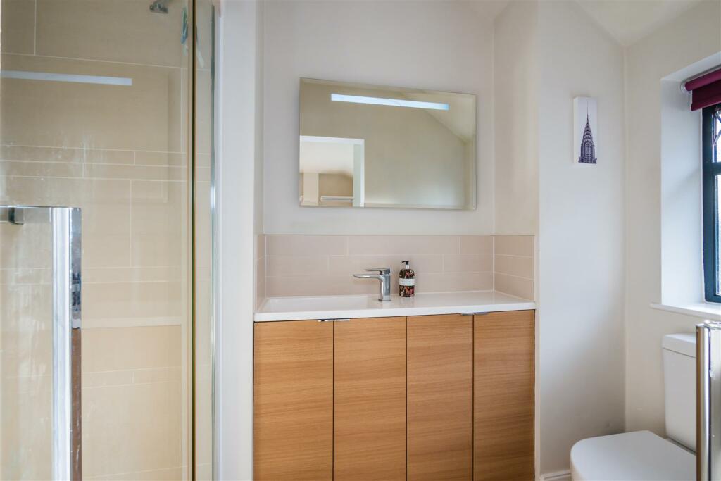 En Suite Shower Room Aspect 2