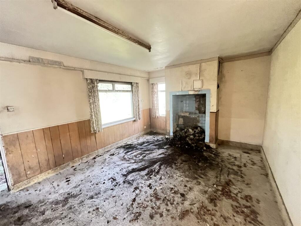 DINING ROOM/SITTING ROOM
