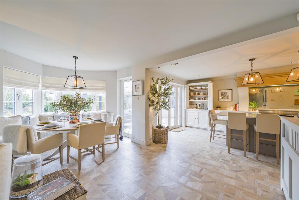 Living Room/Dining Room