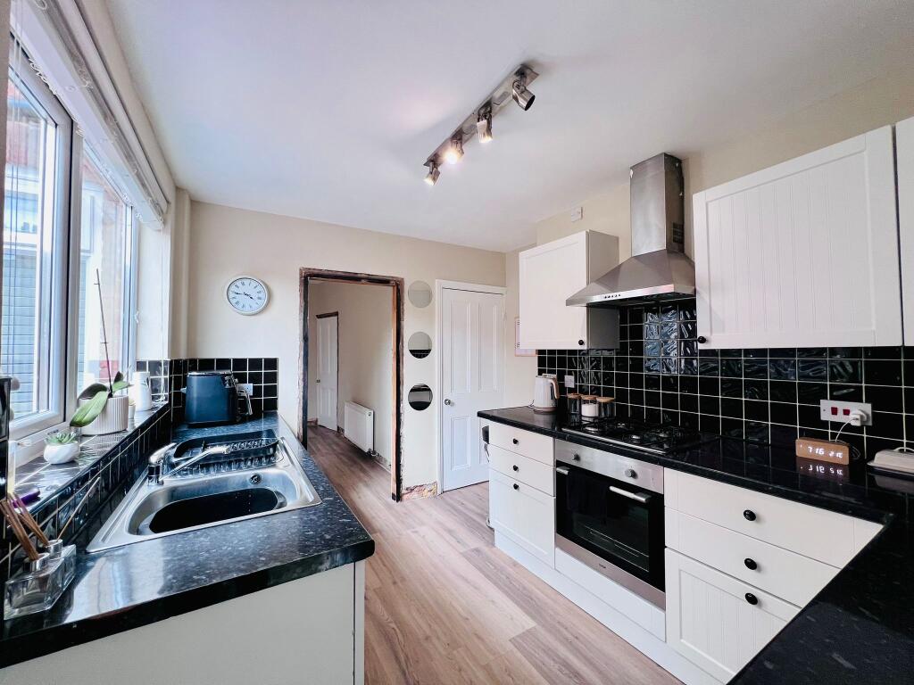 KITCHEN (2).jpg