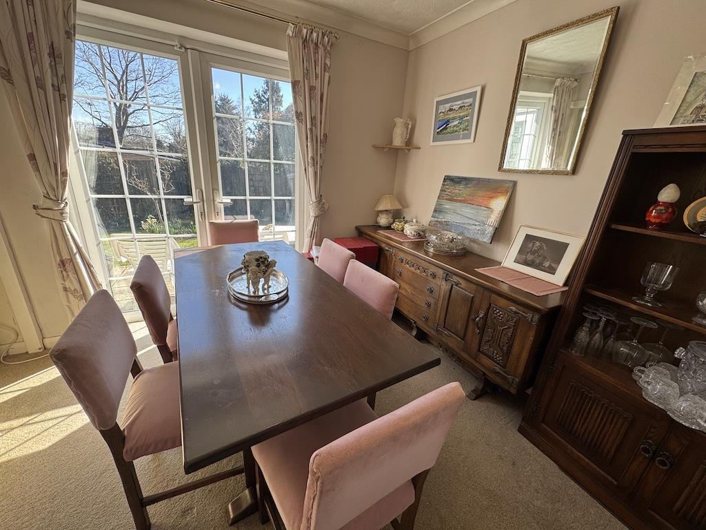 8 - Dining area.jpg