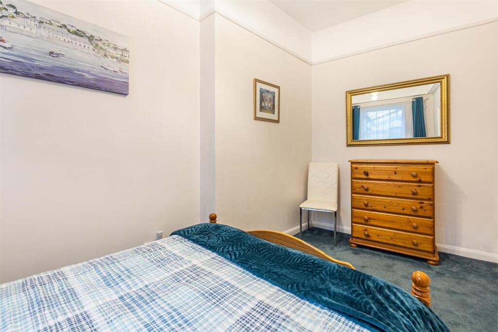 A12 - Flat 2 Dartview 38 Newcomen Road Dartmouth -