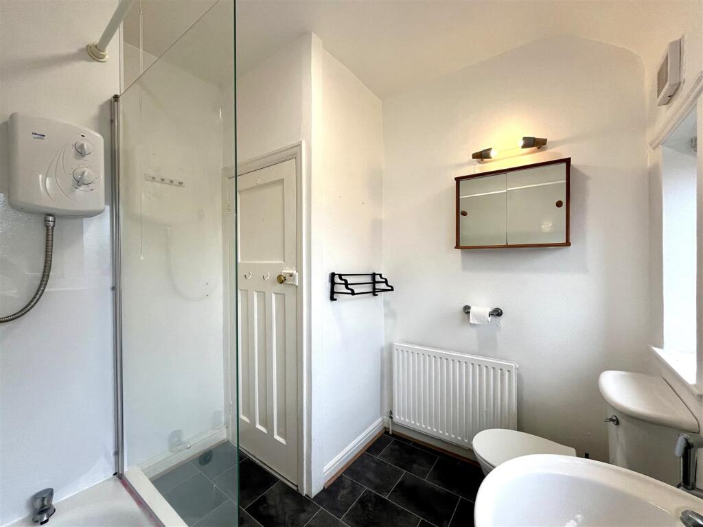 Family Bathroom Aspect 2