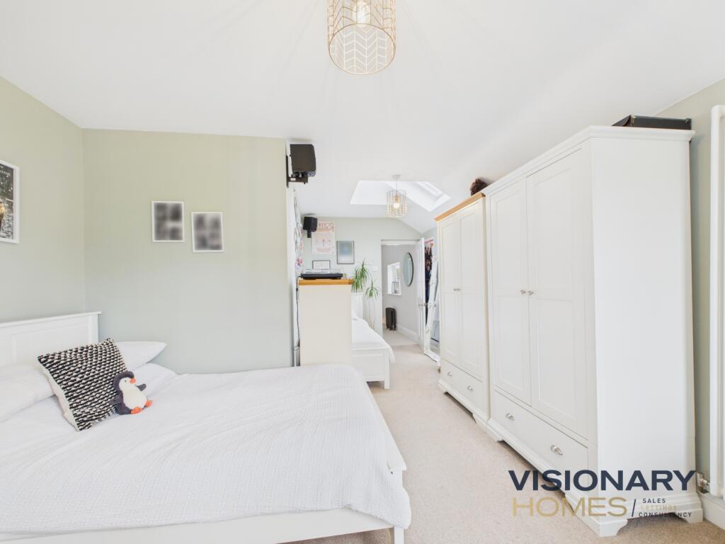 CAM03522G0-PR0220-STILL039