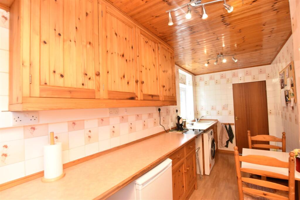 KITCHEN/BREAKFAST ROOM