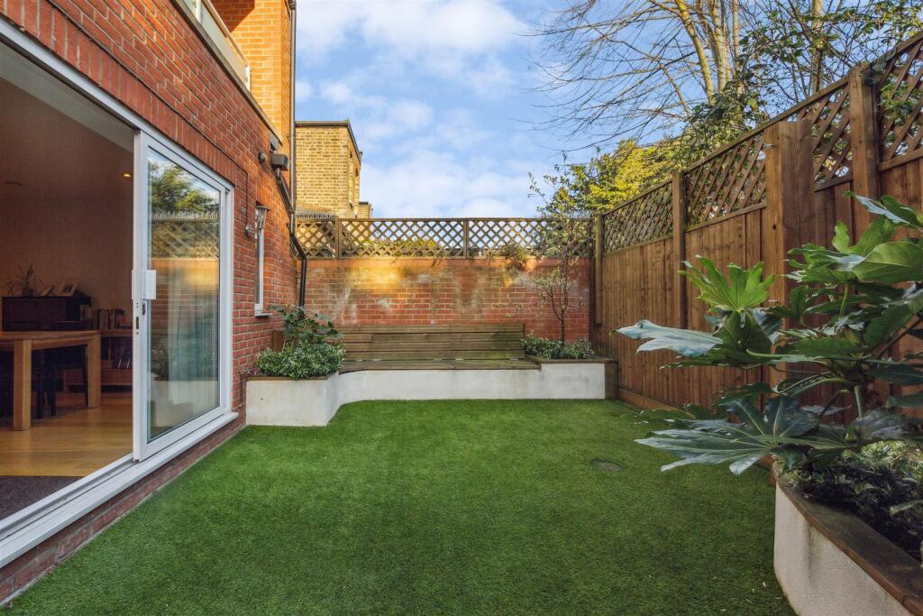 Argyle Court, W4 - FOR SALE