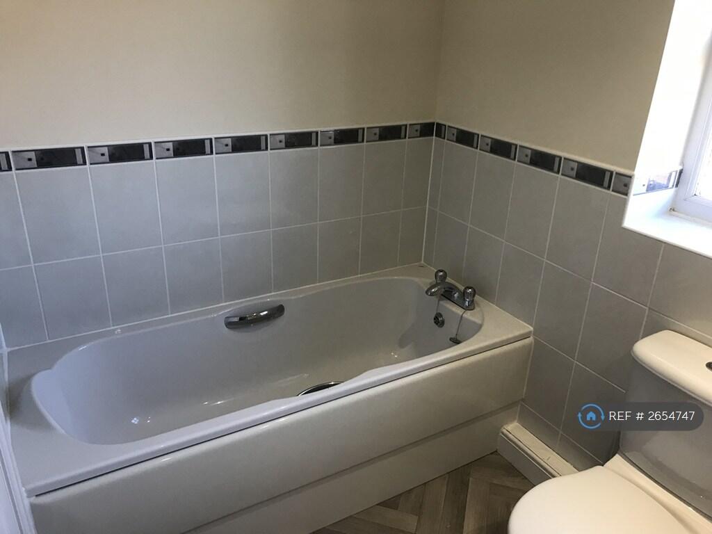 Family Bathroom - Facing Bath