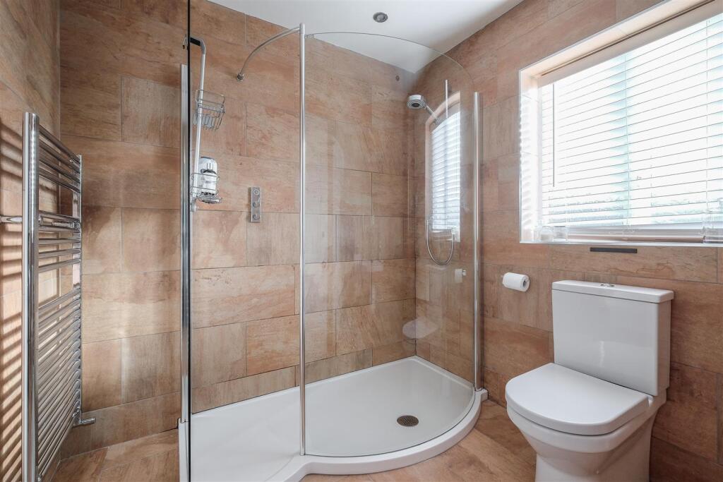En-suite (Master)