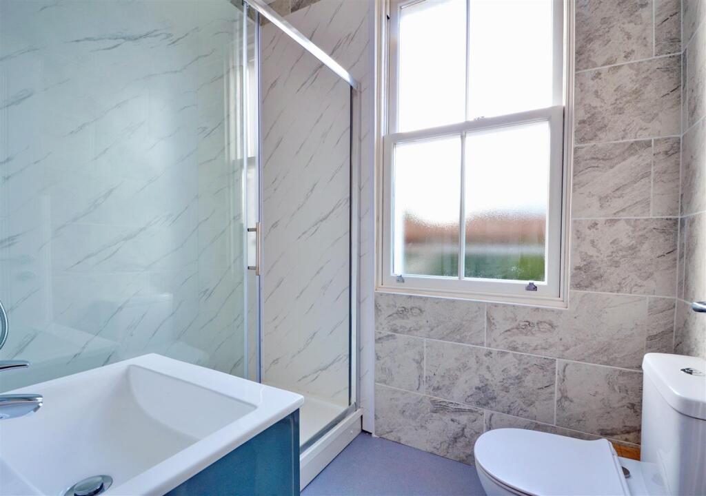 4 - Three Bedroom Flat for Auction, Westbury-on-Tr