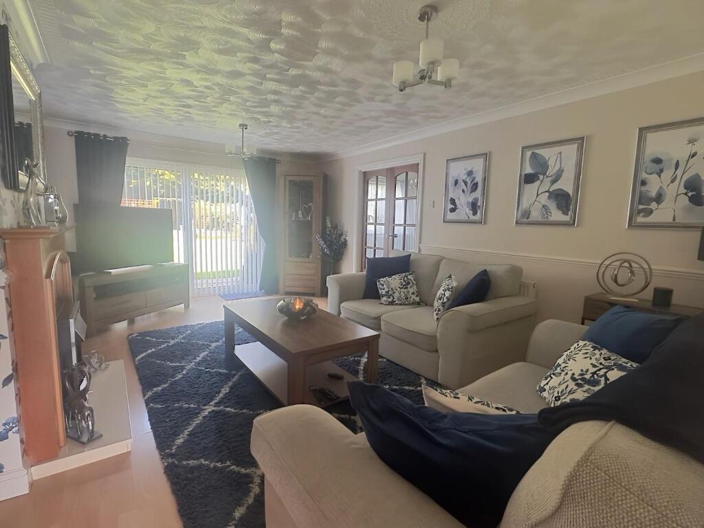 LIVING ROOM.jpg