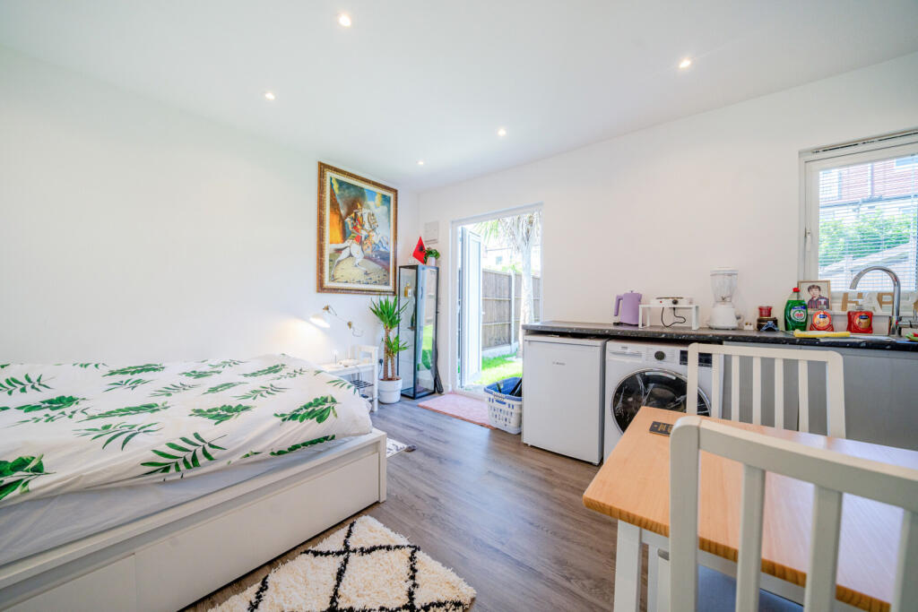 1305643-19-684adc...