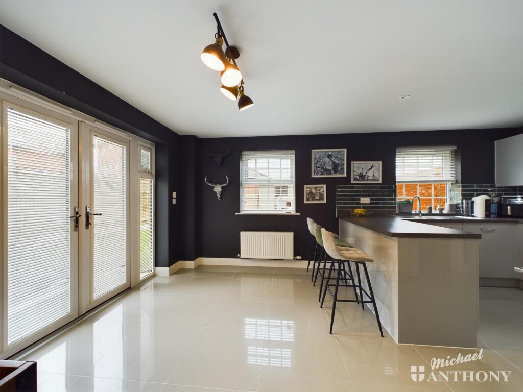 CAM02773G0-PR0093-STILL012