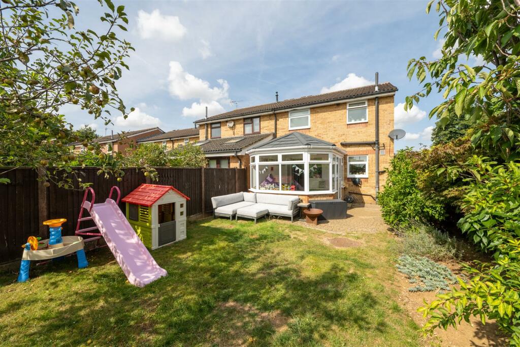 1 Mermaid Close, Hitchin-25.jpg