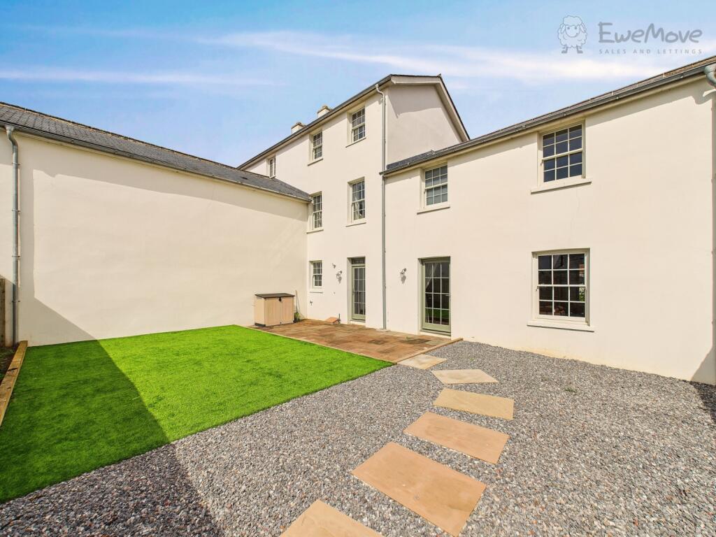 CAM03640G0-PR0061-STILL034